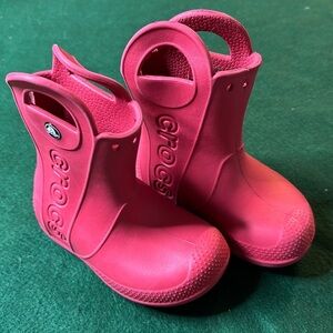 Girls or boys size 8 crocs, however, would fit more like a size 5